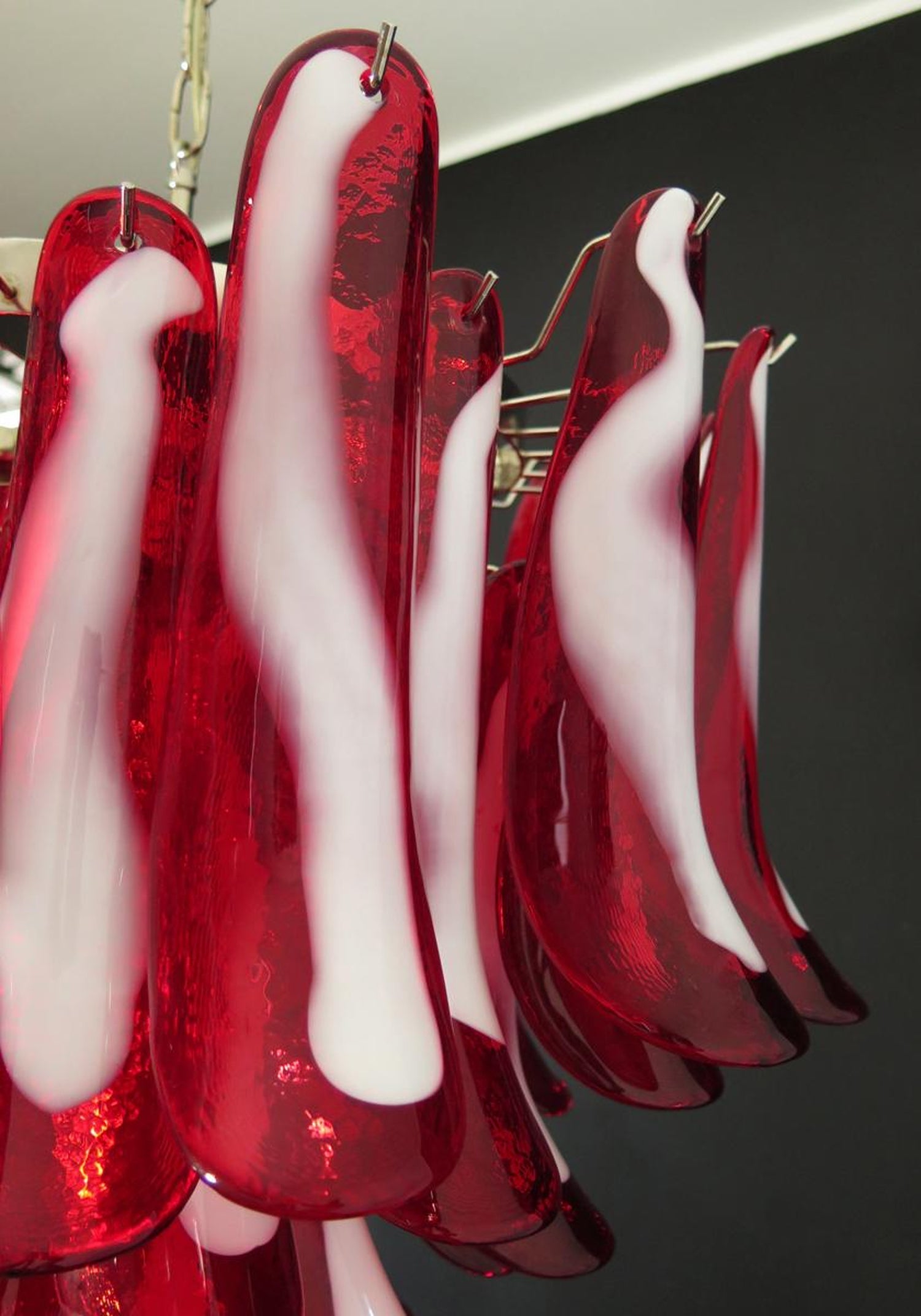 Aurora Chandelier Pétales en Verre de Murano Rouge - Neutralighting