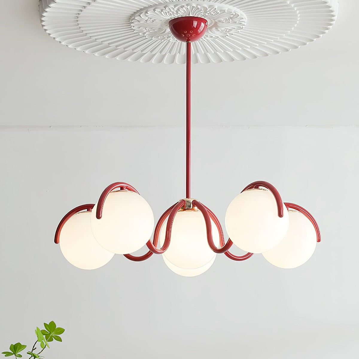 Lustra Chandelier en Verre Blanc avec Globes et Cadre Courbé - Neutralighting