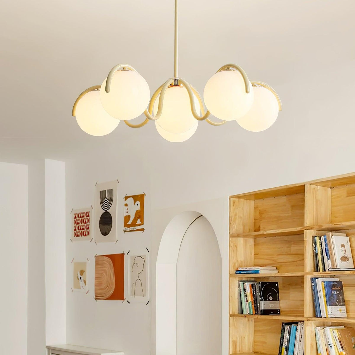 Lustra Chandelier en Verre Blanc avec Globes et Cadre Courbé - Neutralighting
