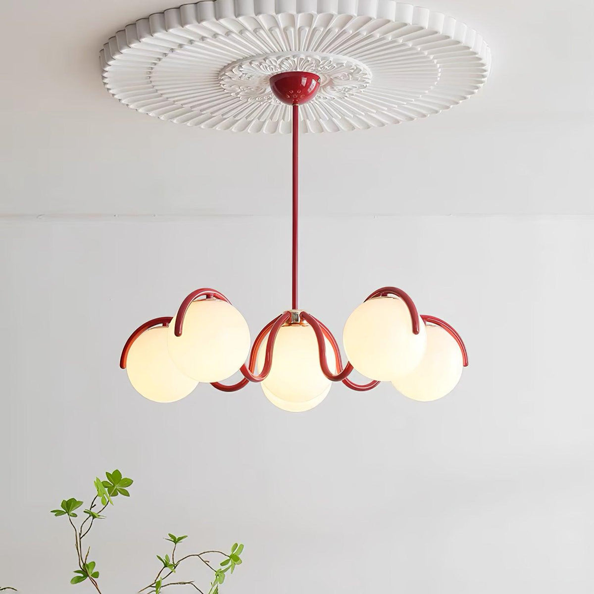 Lustra Chandelier en Verre Blanc avec Globes et Cadre Courbé - Neutralighting