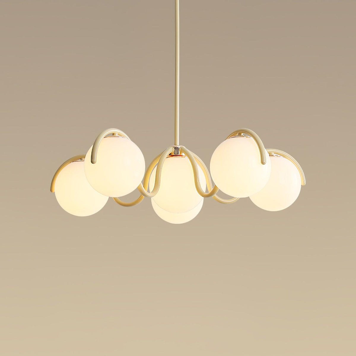 Lustra Chandelier en Verre Blanc avec Globes et Cadre Courbé - Neutralighting