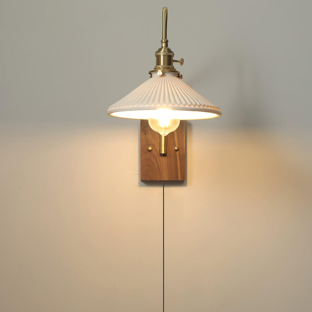 Haloen Applique murale rétro à brancher avec laiton, élégance française en noyer - Neutralighting