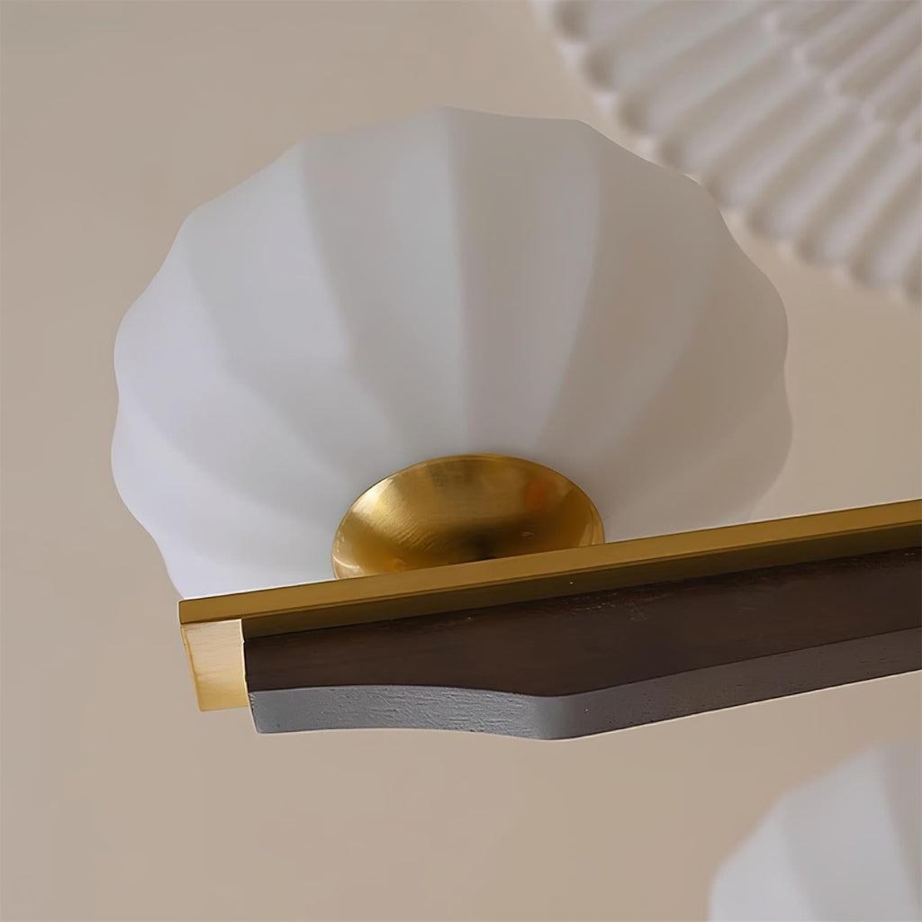Lustre Bras en Bois de Noyer et Abat-jours en Verre Opale Style Mi-siècle - Neutralighting