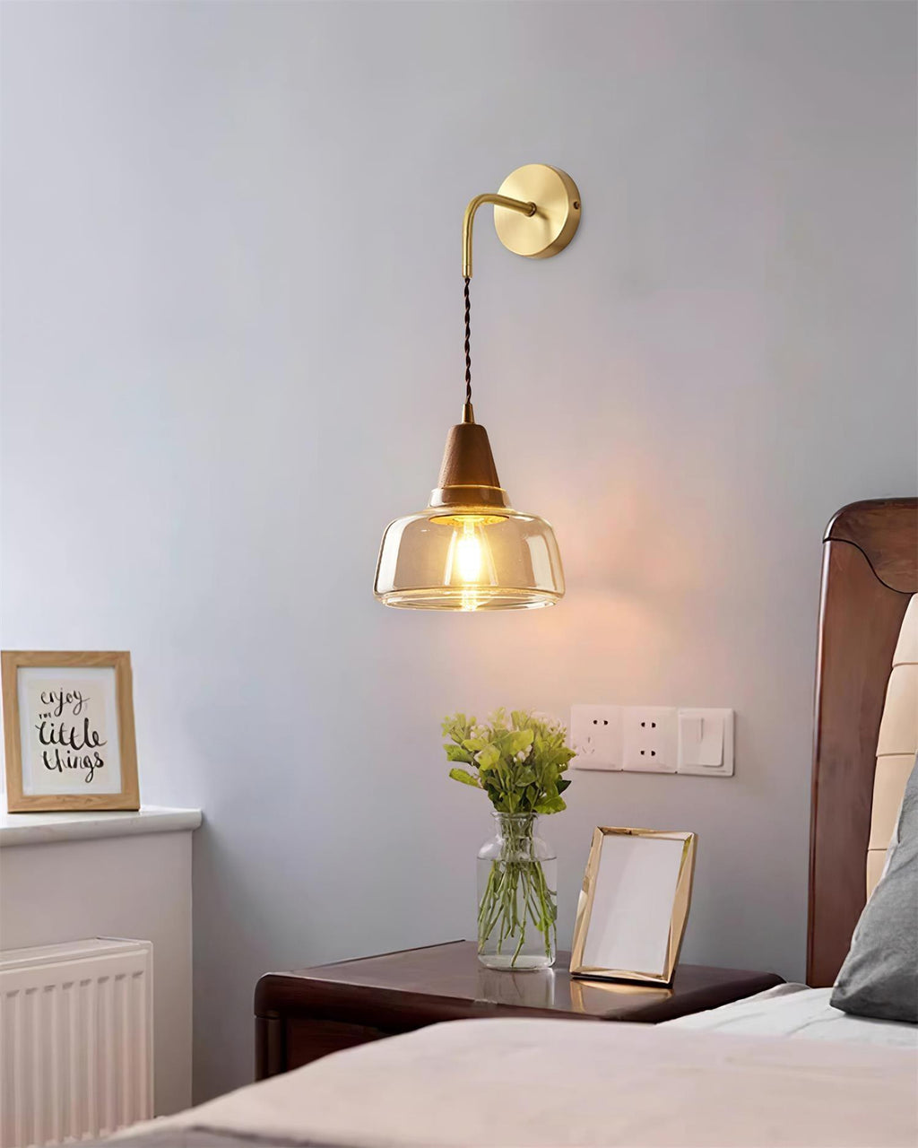 Applique Murale Ambre Verre Ombre Conique Noyer - Neutralighting
