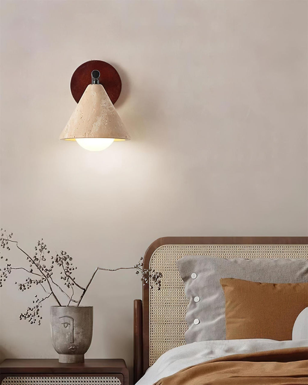 Riita Applique Murale en Travertin en Forme de Cone Triangulaire - Neutralighting