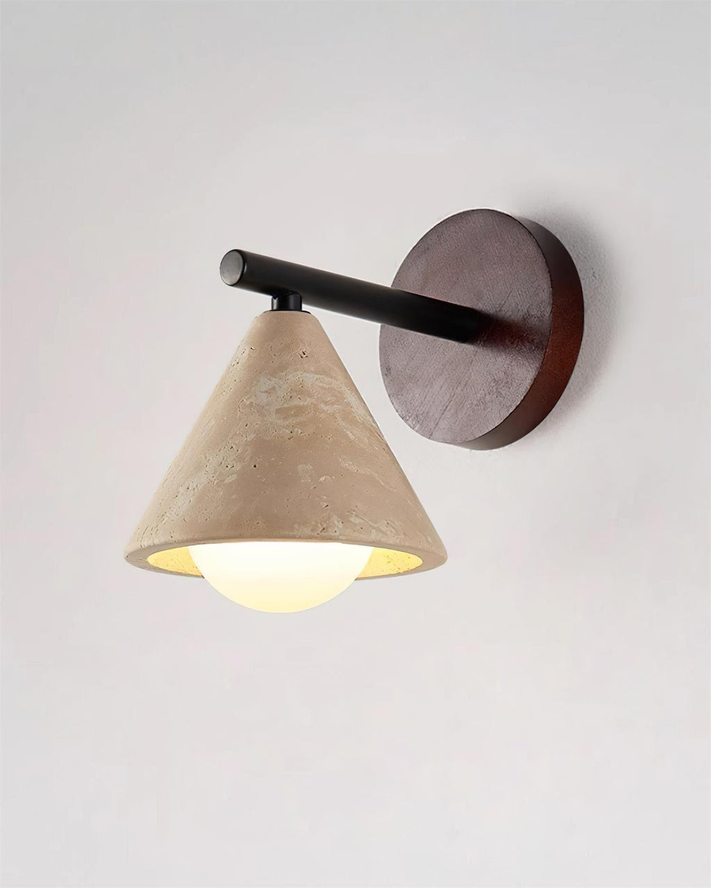 Riita Applique Murale en Travertin en Forme de Cone Triangulaire - Neutralighting