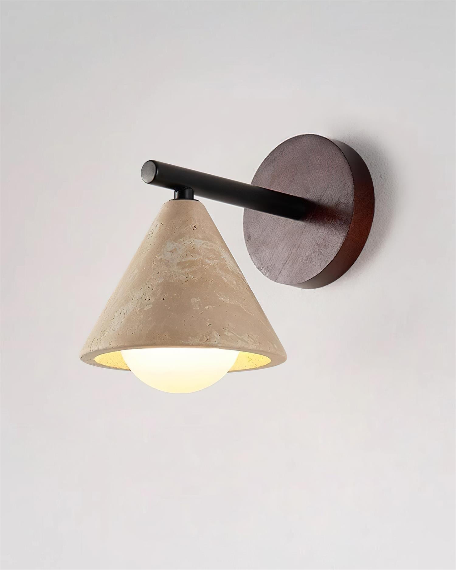 Riita Applique Murale en Travertin en Forme de Cone Triangulaire - Neutralighting