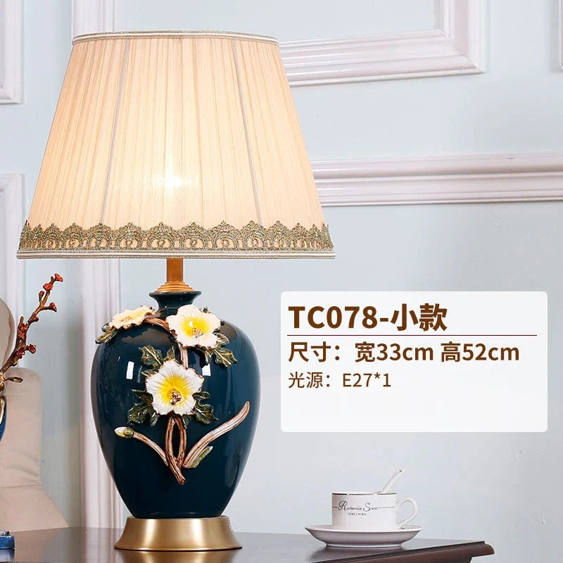 lampe à poser en céramique colorée pour décoration intérieure