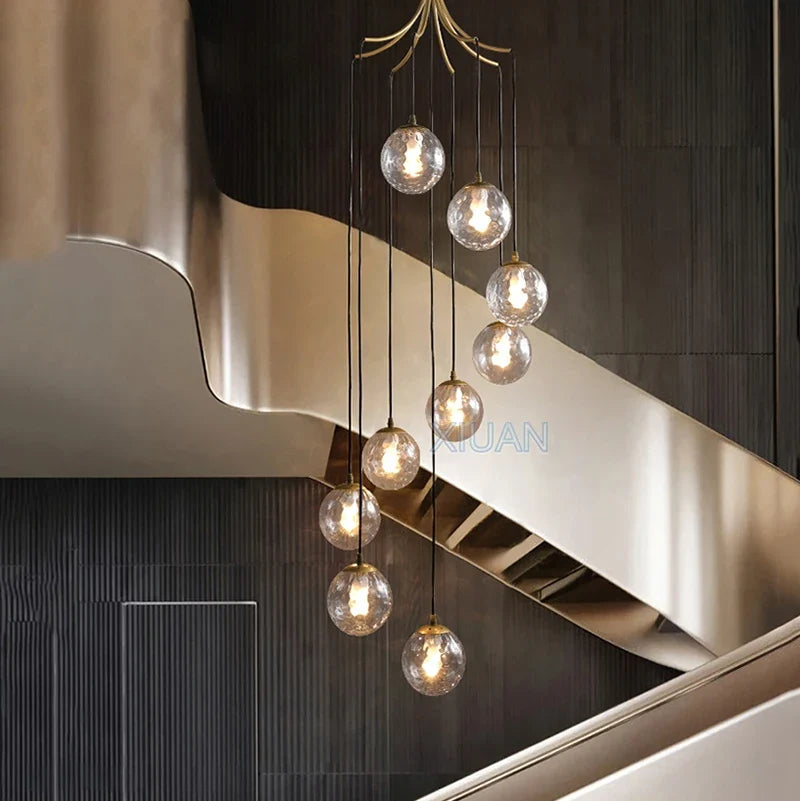 Lustre — Nordique avec lampes de boule en verre laiteux suspendues