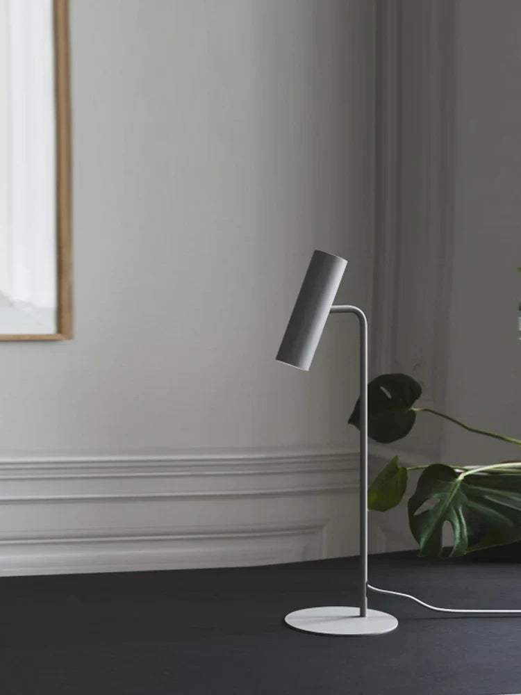 lampe de bureau minimaliste design pour décoration intérieure