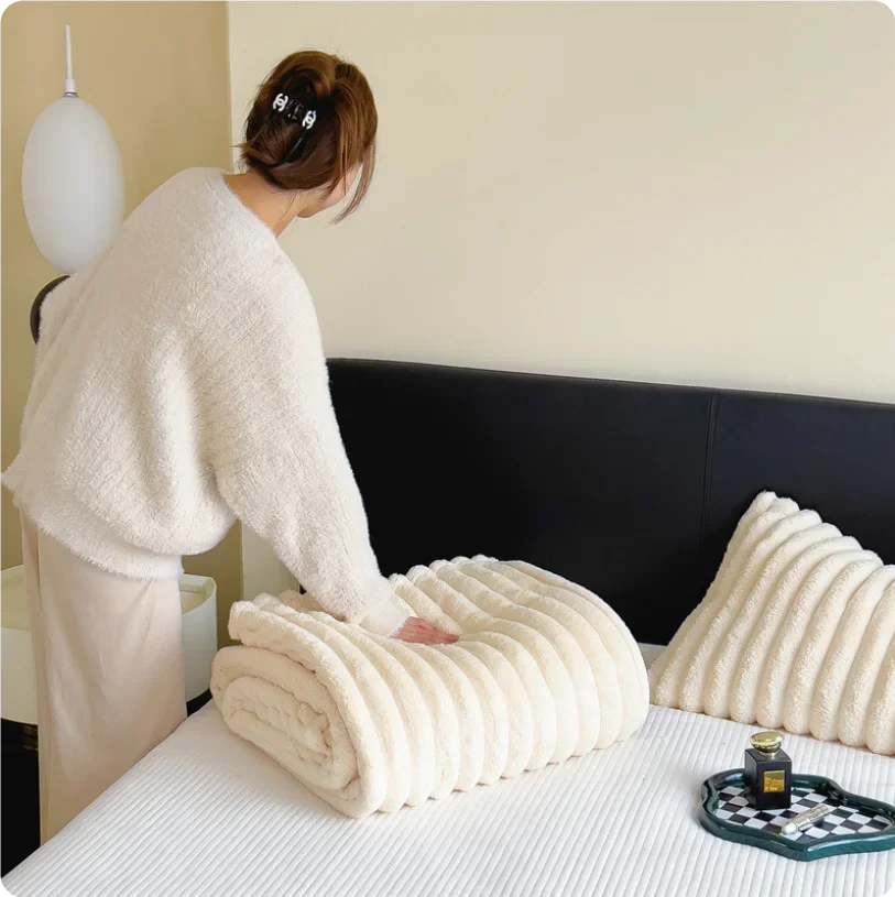 Plaid plaid épais doux en polaire corail pour lit Éléonore Poème - Une Note Singulière dans le Décor