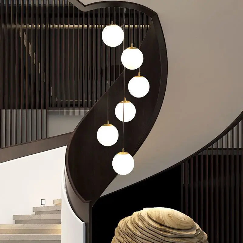 Lustre — Nordique avec lampes de boule en verre laiteux suspendues
