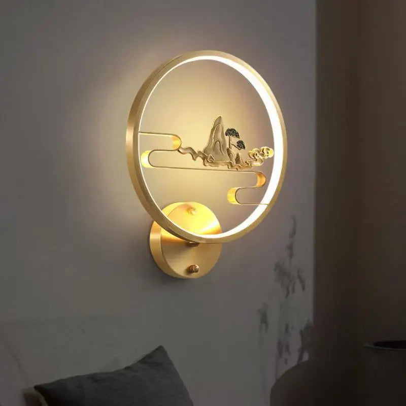 Applique murale led traditionnelle chinoise en cuivre pour intérieur décoratif Ariane Fugue - Une Présence Décorative Raffinée