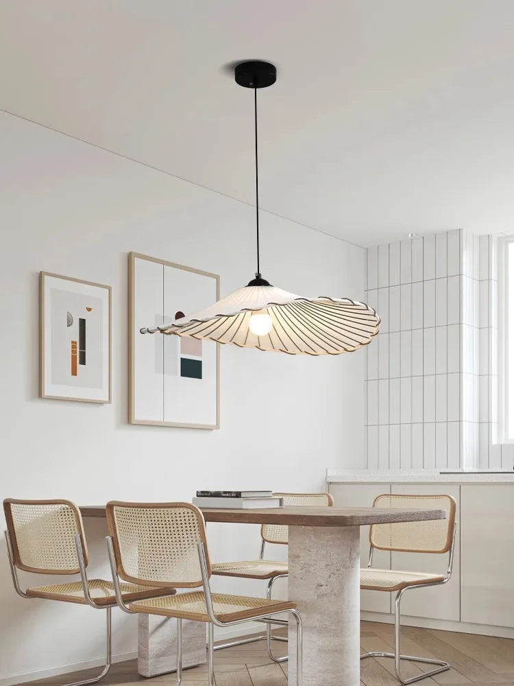 Suspension LED nordique en tissu, coton et lin, forme chapeau, pour restaurant, chambre et salle à manger – Avelin Courbe