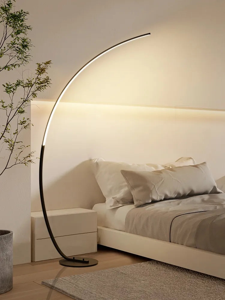 Lampadaire arc LED RVB nordique noir ou blanc avec commande à distance par application pour salon et salle à manger – Orélian Dune