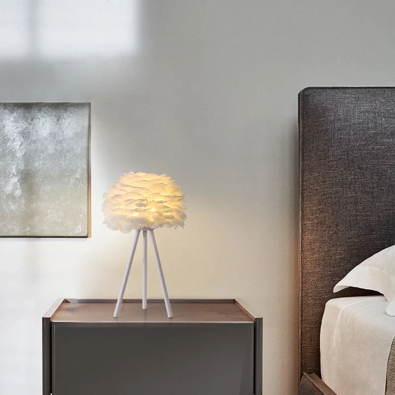 Lampadaire — Postmoderne en plumes avec interrupteur à pied