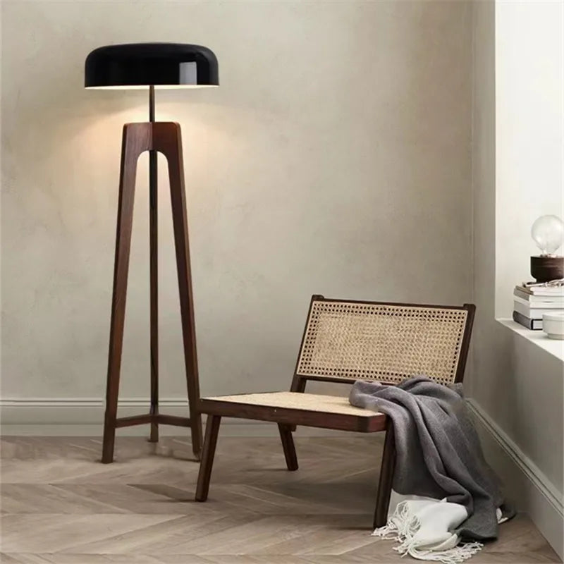 Lampadaire — Bois ambiance maison hôtel magasin adaptateur prise