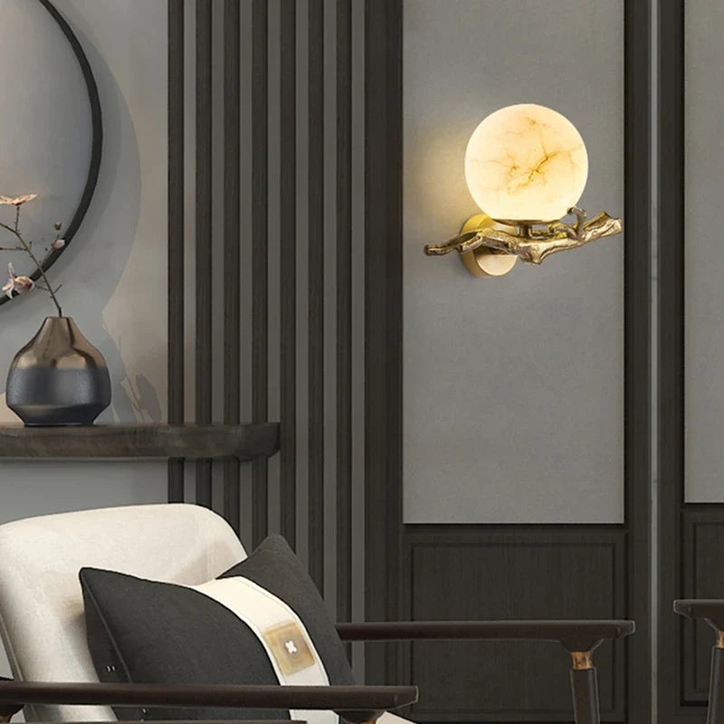 Applique murale en cuivre et marbre naturel design élégant pour intérieur Hermine Mirage - Des Reflets pour Souligner le Décor