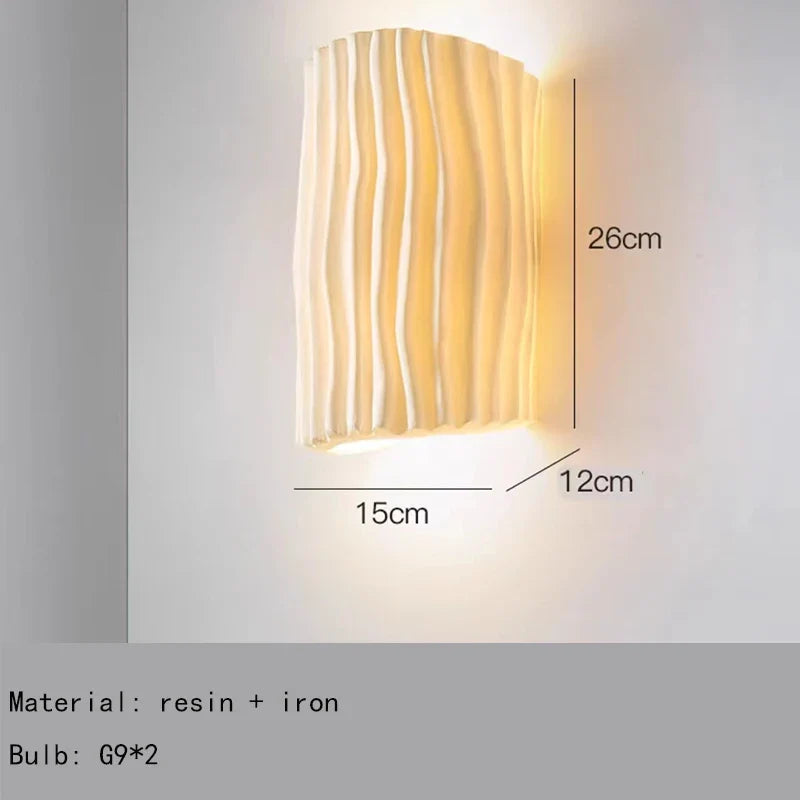 Applique murale moderne en résine pour intérieur design Éléonore Apostrophe - Esprit Contemporain & Décor Élégant