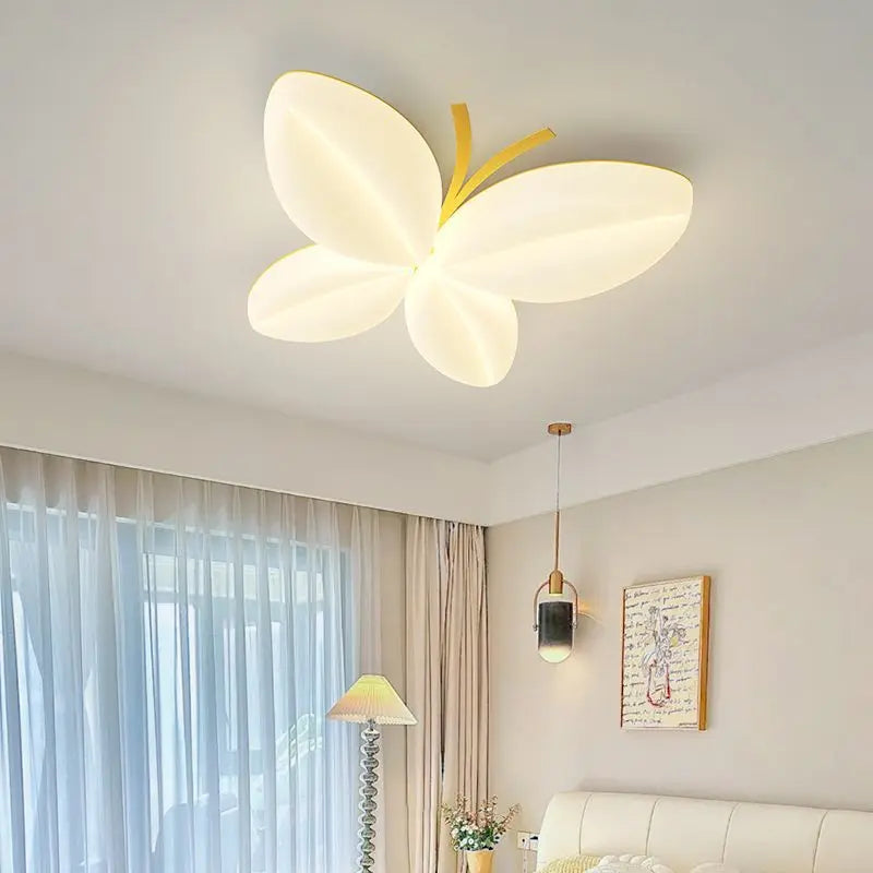 Plafonnier créatif papillon pour chambre de petite fille Hortense Épurelle - Une Touche Élégante dans le Décor