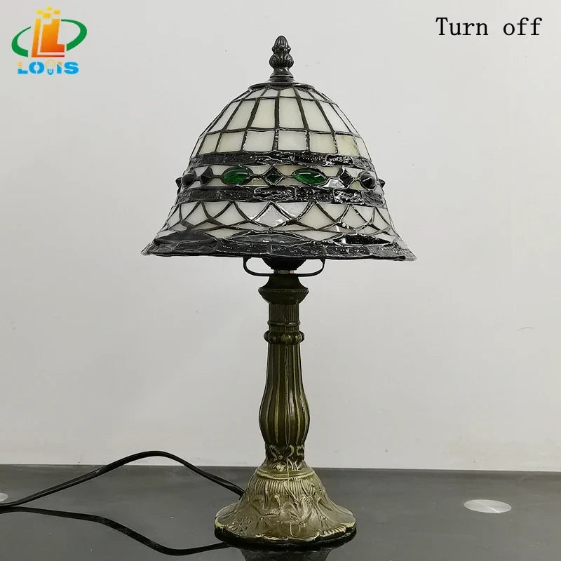 Lampe à poser — De table style tiffany en verre décoratif antique