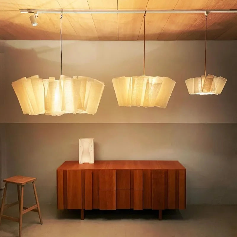 Suspension plissée en lin vintage abat-jour fait main style wabi sabi – Évarine Épure