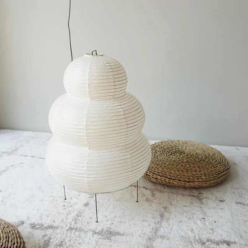 Lampe de Chambre Japonaise Yvonne Sérénade en Papier - Une Présence Aérienne dans le Décor