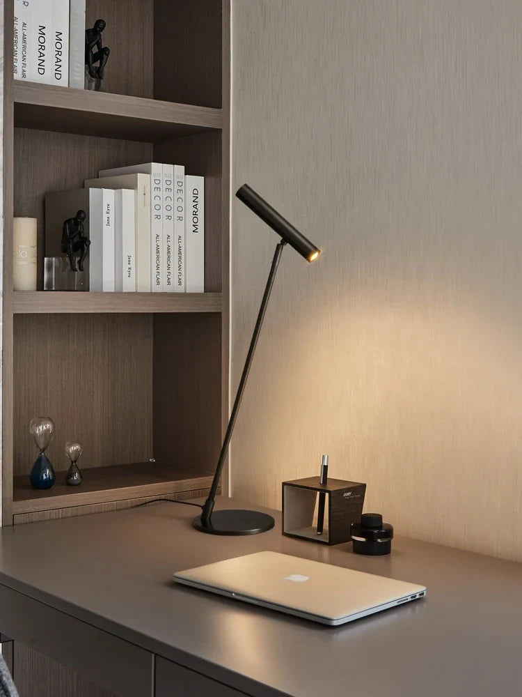 lampe de bureau minimaliste en cuivre pour lecture et décoration