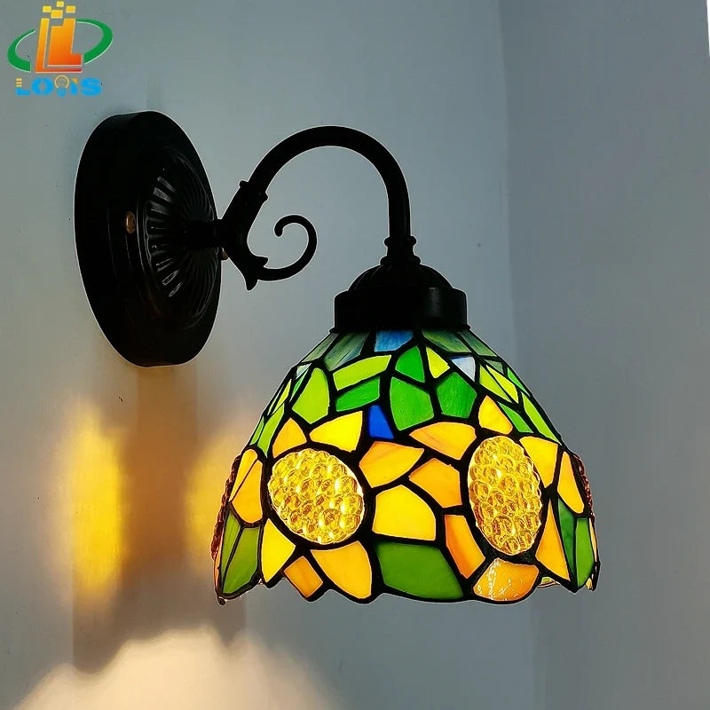 Applique murale tiffany vitrail tournesol pour éclairage intérieur Césarine Éclaircie en Verre - Une Présence de Verre Élégante