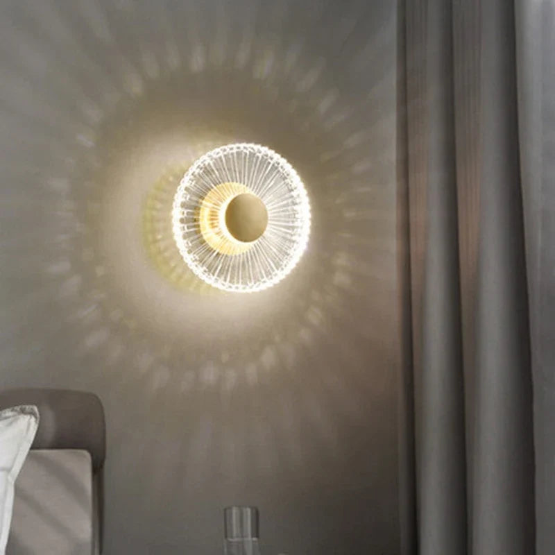 Applique murale led en cuivre et acrylique décoration intérieure nordique Valère Prélude - Une Présence Sobre et Élégante