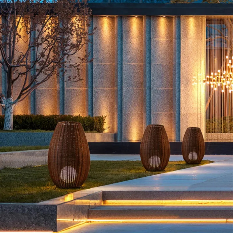 Lampadaire en rotin naturel tressé à la main sur pieds — Nérivane
