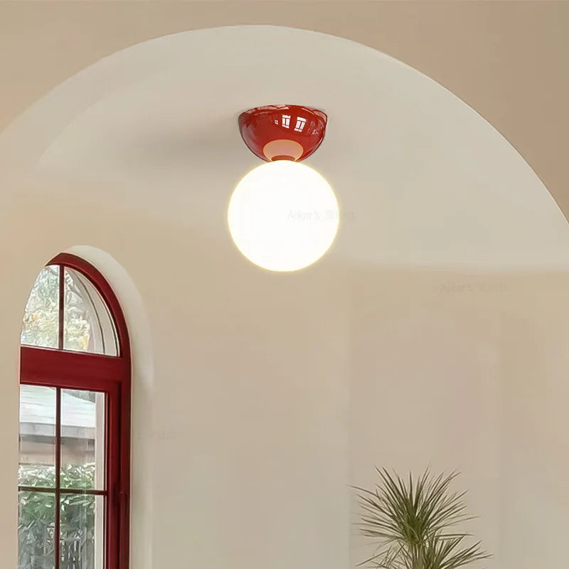 Plafonnier simple style médiéval bauhaus pour décoration d'entrée Zélie Unisson en Métal - Simplicité & Caractère au Quotidien