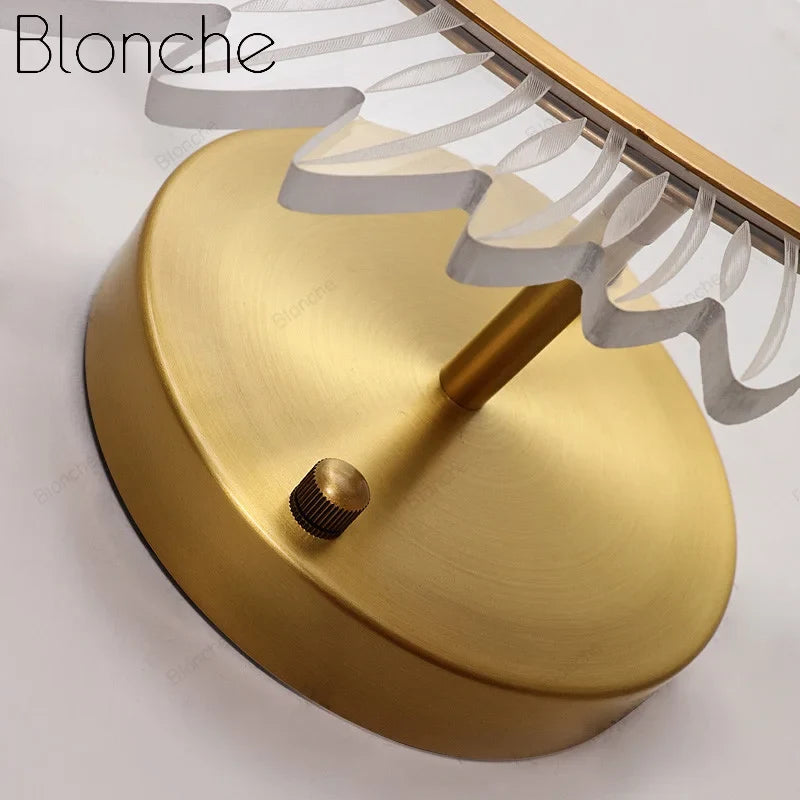 Applique murale créative en forme d'aile dorée pour intérieur Lison Clairval en Cuivre - Reflets Chaleureux & Décor Raffiné