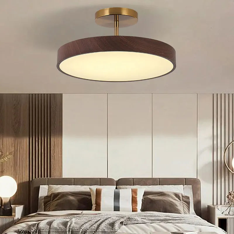 Plafonnier moderne rond imitation bois pour intérieur élégant Aurore Traverse - Une Note Singulière dans le Décor