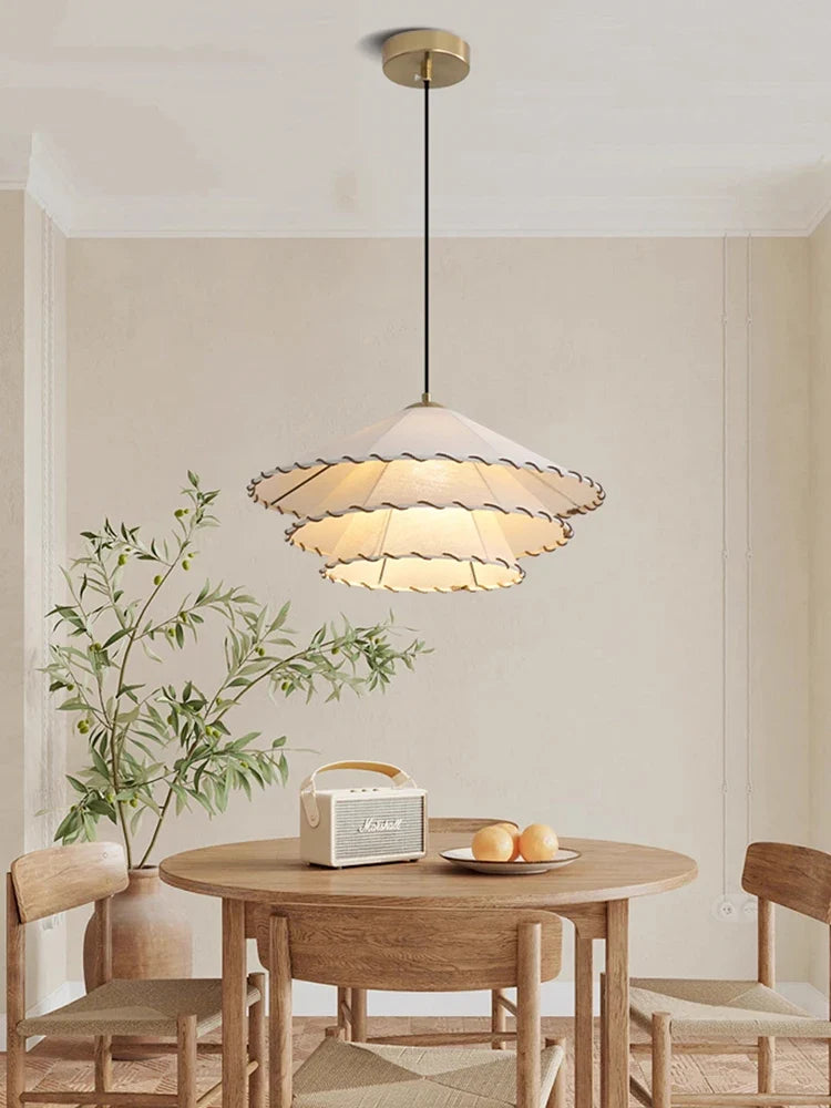 Suspension LED nordique en tissu, coton et lin, forme chapeau, pour restaurant, chambre et salle à manger – Avelin Courbe