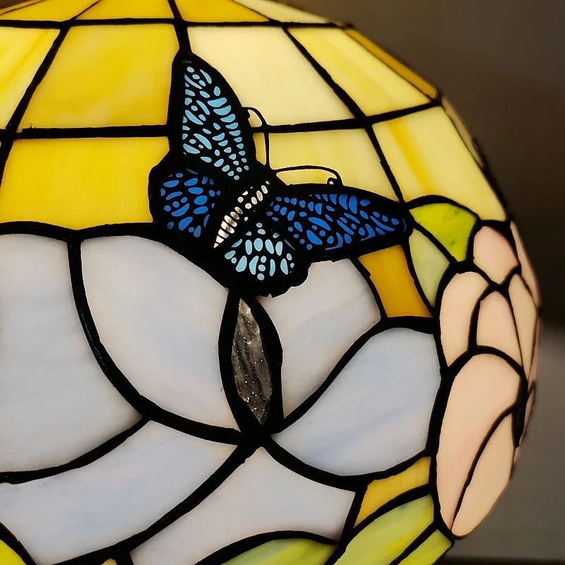 Lampe de table papillon style tiffany pour décoration et cadeau Hermine Césure en Verre - Une Présence de Verre Élégante
