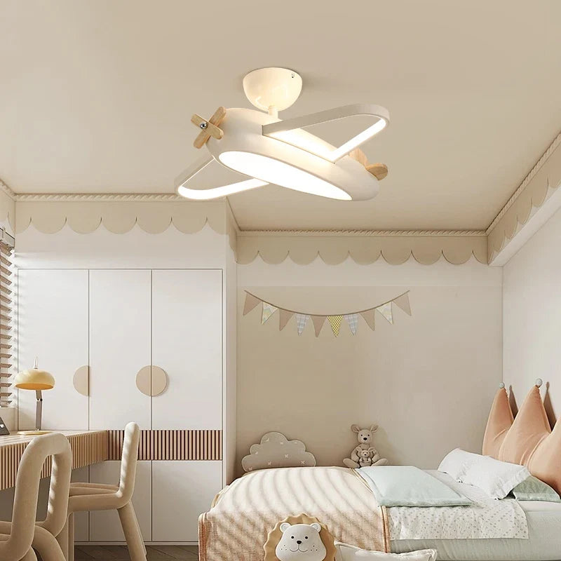 Plafonnier avion dessin animé en bois pour chambre d'enfant Nella Finesse - Chaleur du Bois & Atmosphère Accueillante