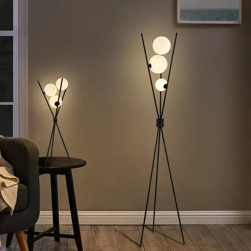 Lampadaire — LED moderne boule de verre trépied lampe décorative