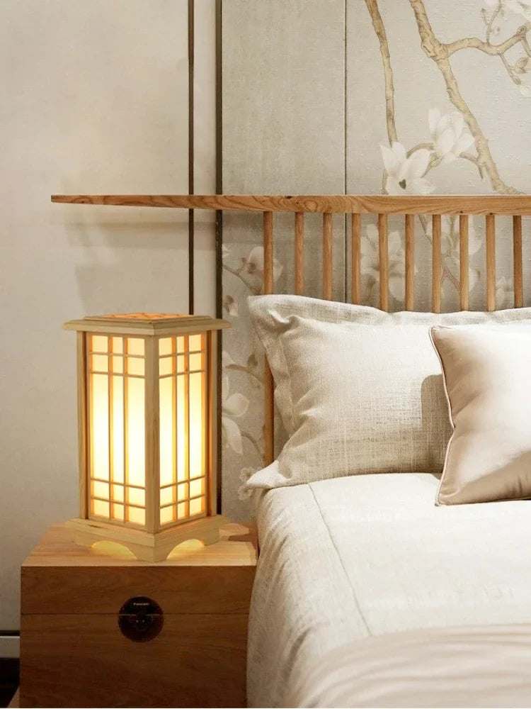 Lampe Japonaise en Bois Luminaire Étienne Orée - Une Touche Naturelle dans le Décor