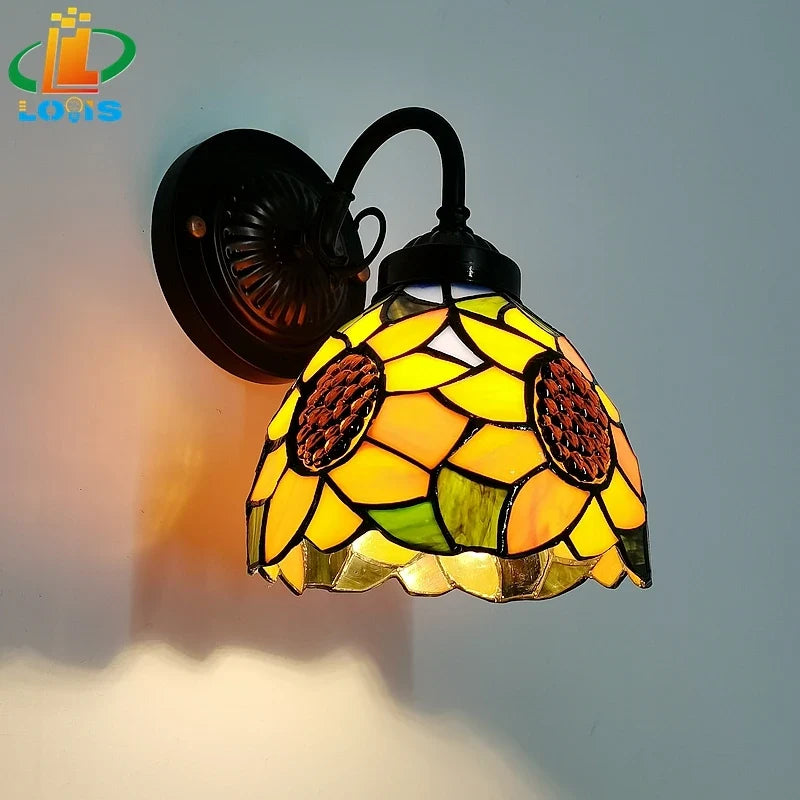 Applique murale tiffany vitrail tournesol pour éclairage intérieur Césarine Éclaircie en Verre - Une Présence de Verre Élégante