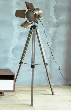lampe de sol industrielle en bois avec trépied vintage réglable