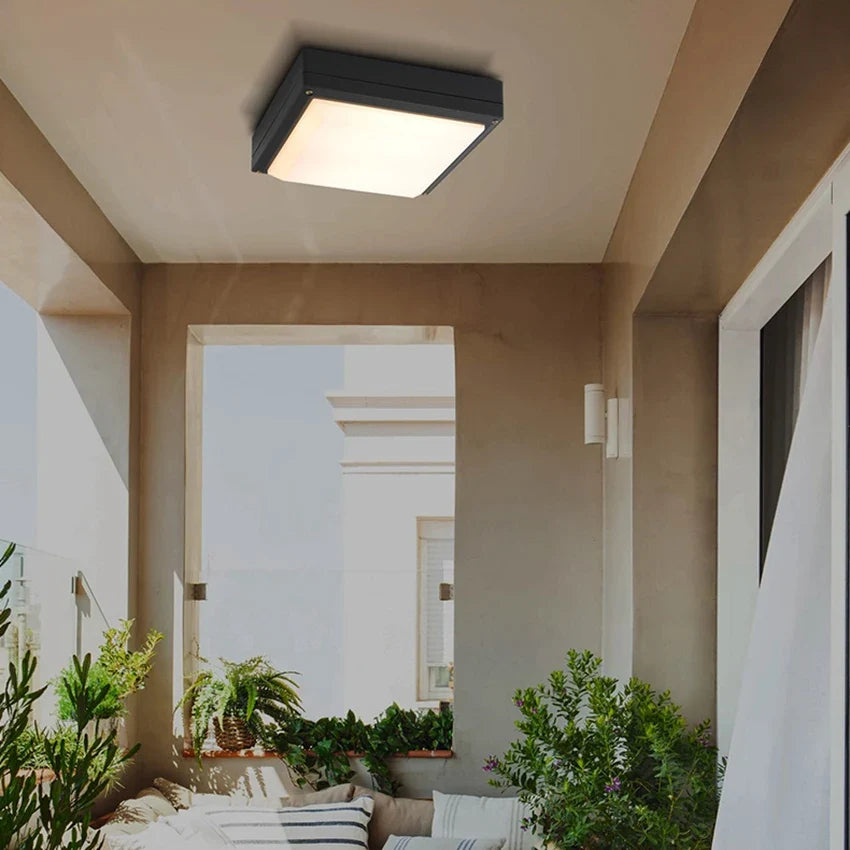 Plafonnier extérieur étanche pour éclairage de jardin et terrasse Célestin Courbe en Aluminium - Caractère & Élégance dans le Décor