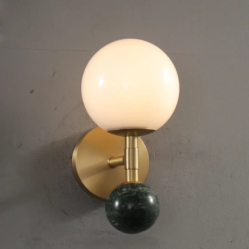 Applique murale moderne en cuivre et marbre design lumineux pour intérieur Maïlys Alizé - Une Présence Décorative Raffinée