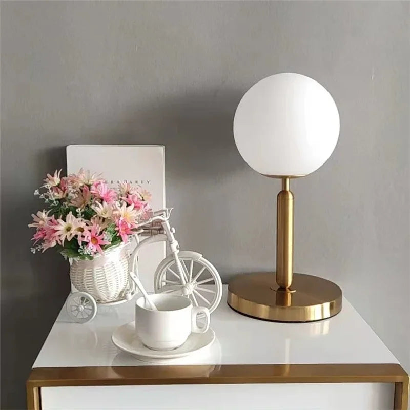 Lampe à poser — De table moderne créative en verre LED nordique