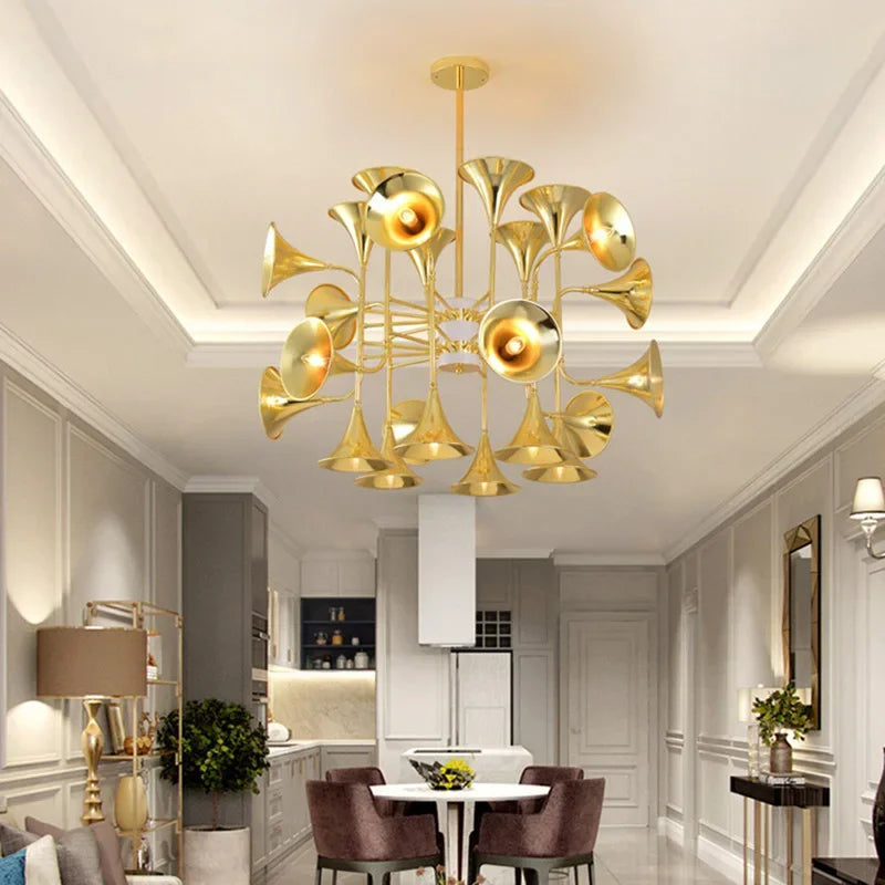 Lustre — Trompette dorée à plusieurs têtes design moderne