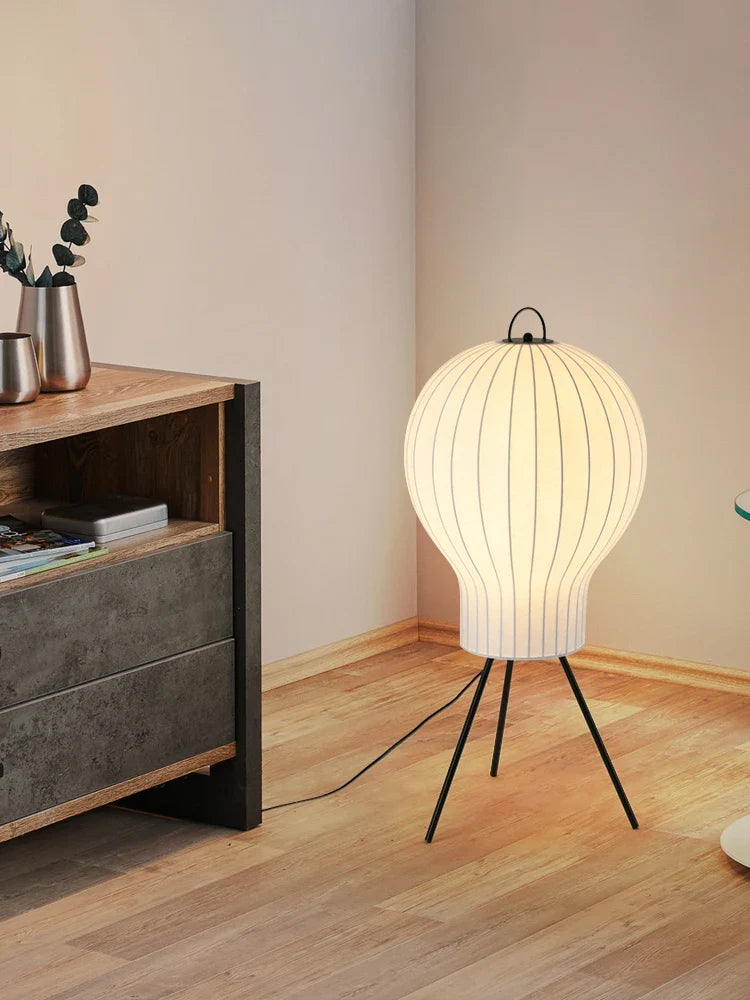 Lampadaire — En soie japonaise design wabi sabi pour décoration intérieure créative