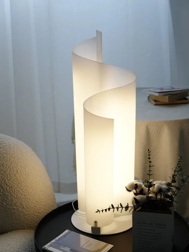 lampe de bureau minimaliste en acrylique transparent et aluminium décoratif