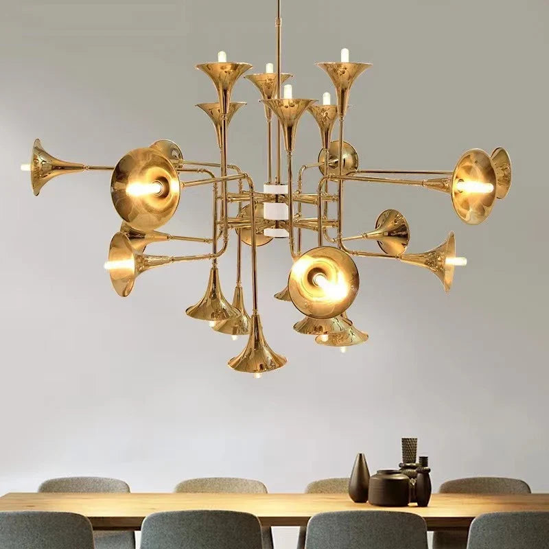 Lustre — Trompette dorée à plusieurs têtes design moderne