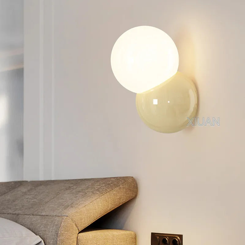 Applique murale — Boule ronde nordique pour éclairage de chambre à coucher crème blanc jaune lampe de chevet salon allée couloir hôtel escalier