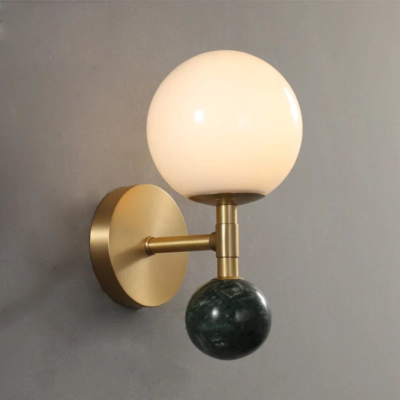 Applique murale moderne en cuivre et marbre design lumineux pour intérieur Maïlys Alizé - Une Présence Décorative Raffinée